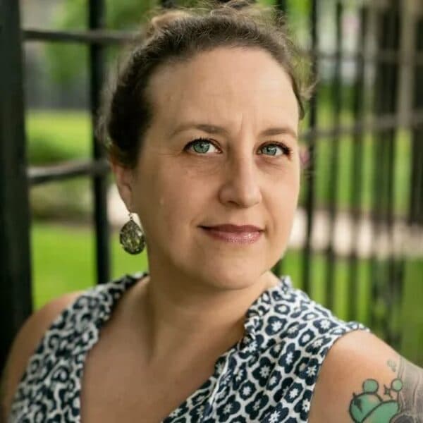 Photo of Jennifer Bealer